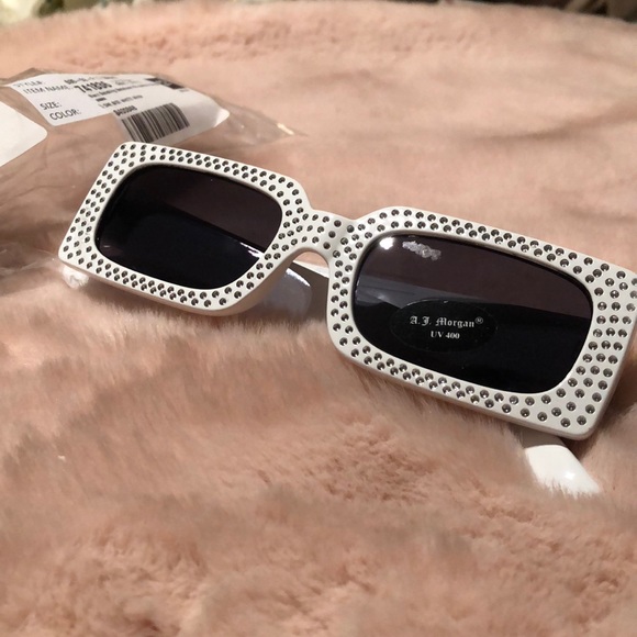 BNWT Dolls kill Rhinestone sunglasses 💍 - Picture 2 of 3